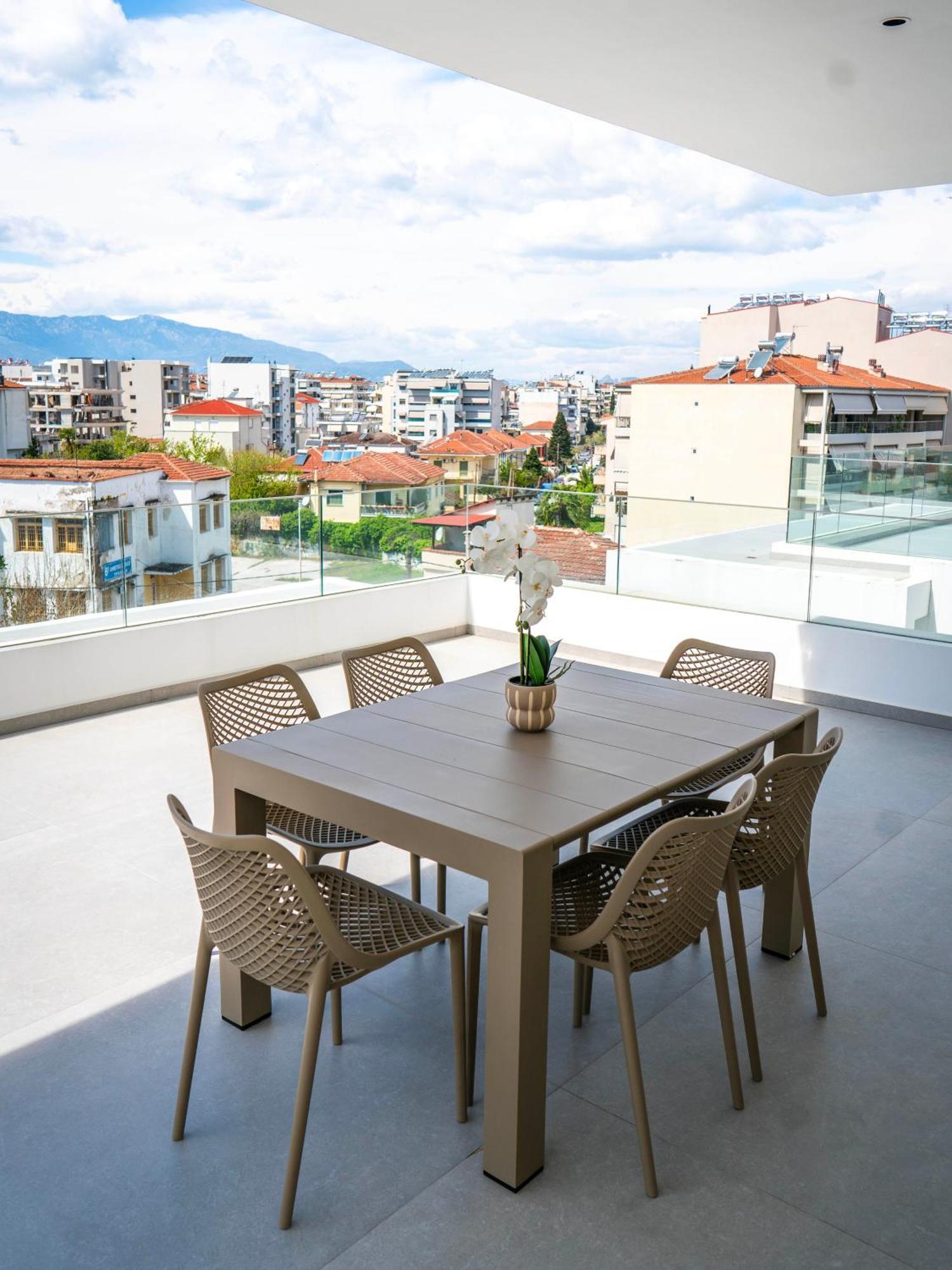 White Luxury Apartment Tríkala Екстериор снимка